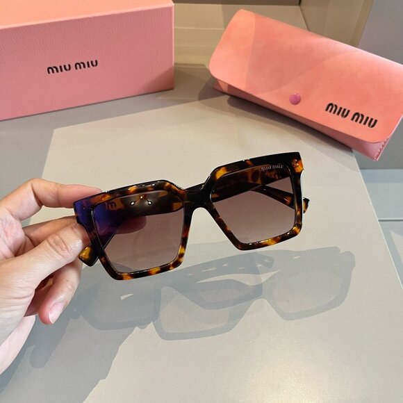 MIU MIU Logo Oversize Sunglasses - Picture 6 of 9